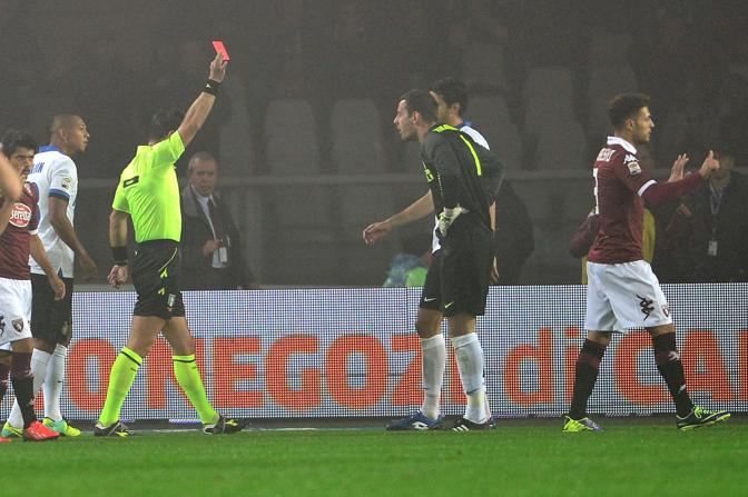 La partita si mette subito male per l'Inter: Handanovic  espulso e provoca pure un rigore. Lapresse 